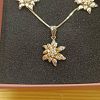Catenina con Ciondolo Stella Alpina in Argento rodiato e Zirconi