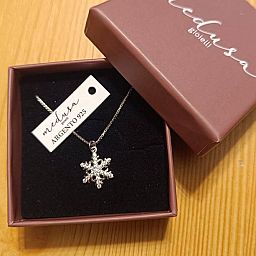 Catenina con Ciondolo Fiocco di Neve Piccolo in Argento rodiato e Zirconi