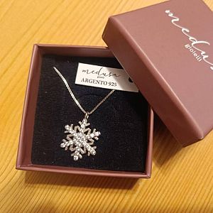 Catenina con Ciondolo Fiocco di Neve Grande in Argento rodiato e Zirconi