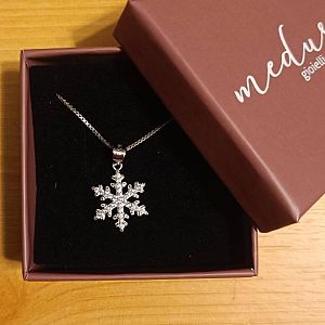 Catenina con Ciondolo Fiocco di Neve Medio in Argento rodiato e Zirconi