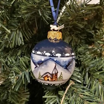 Palla in ceramica dipinta a mano Pigna Blu con Paesaggio Invernale
