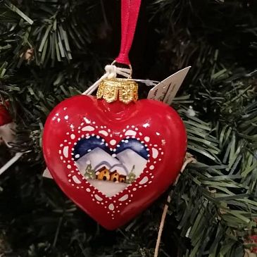 Palla in ceramica dipinta a mano Cuore Rossa con Paesaggio Invernale