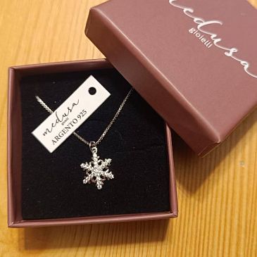 Catenina con Ciondolo Fiocco di Neve Piccolo in Argento rodiato e Zirconi